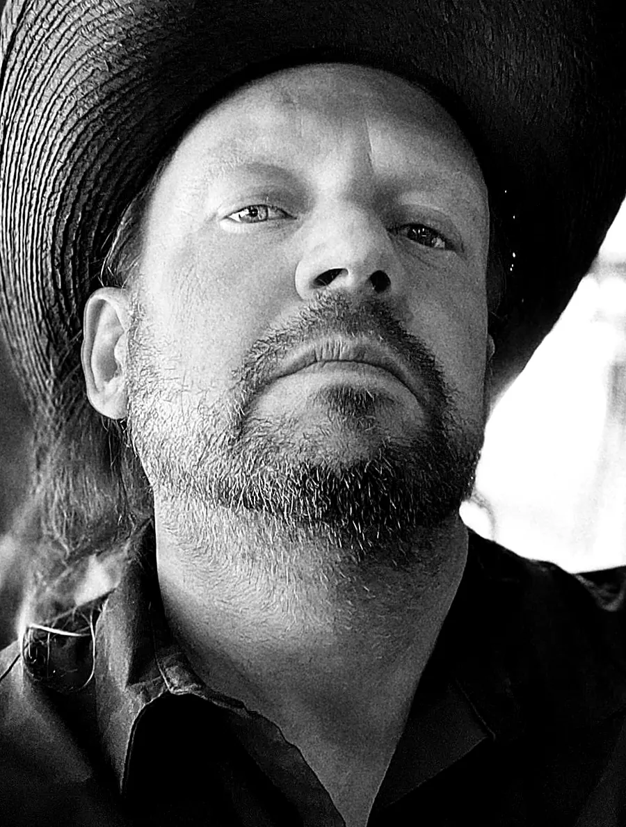 Black and white portrait of Richard Easterling in a wide-brim hat